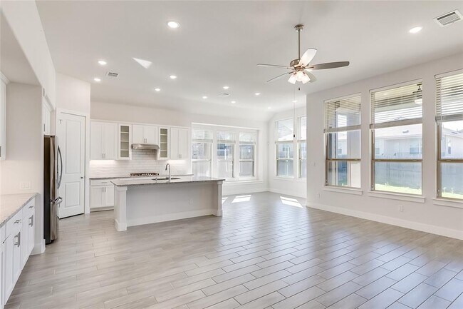 Building Photo - 5853 Bianca Dr