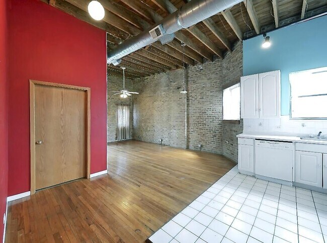 Building Photo - 2849 W Belmont Ave