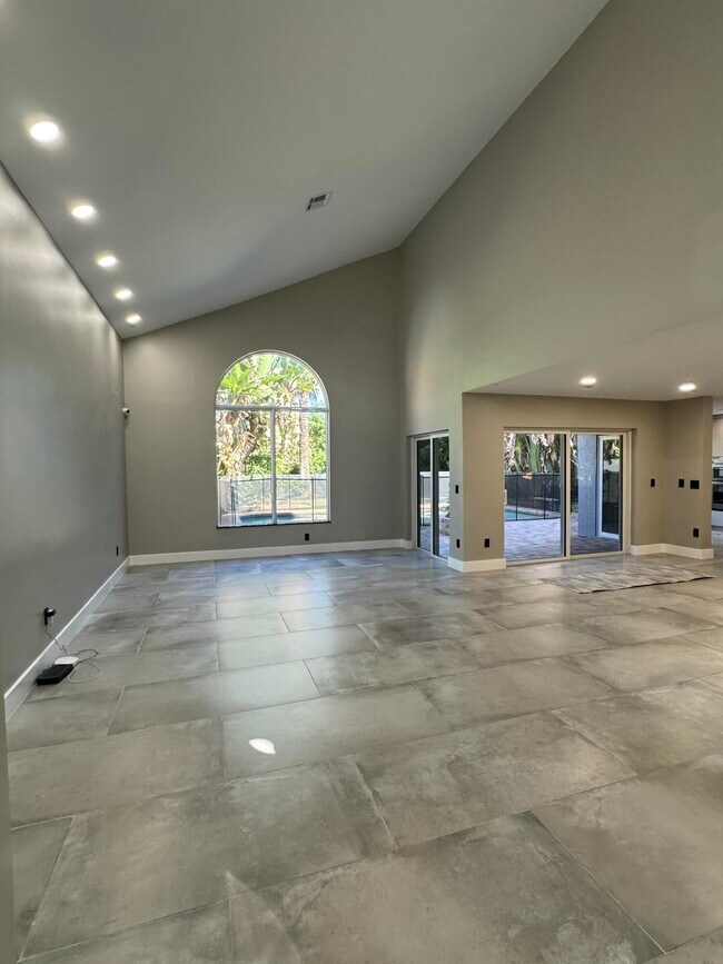 Building Photo - 10366 Buena Ventura Dr