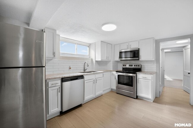 Building Photo - 4325 S Cherokee St