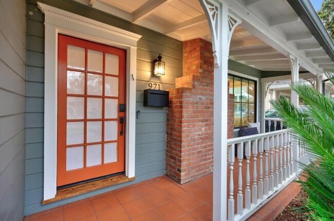 Building Photo - 971 Pine Ave