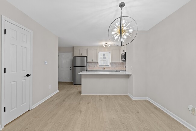 Building Photo - 365 E Williams St