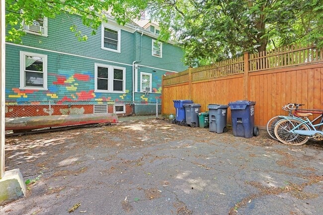 Building Photo - 298 Brookline St