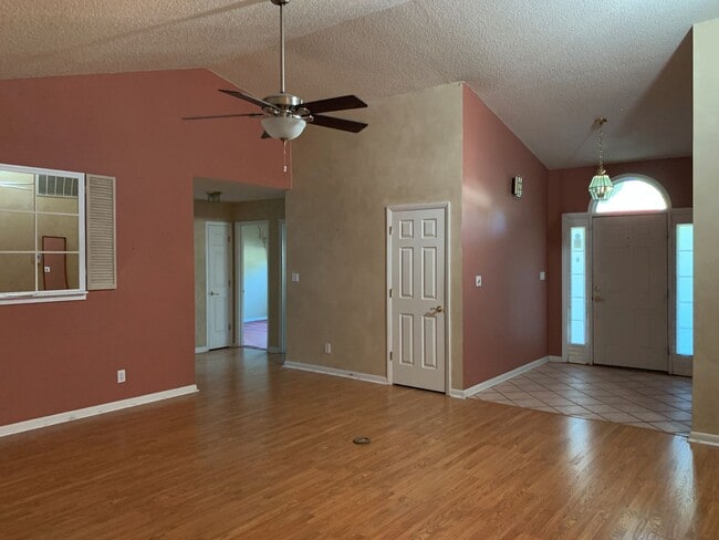 Building Photo - Three Bedroom, 2 Bath Home in Longs. Available Soon! Carolina Room, Enclosed Patio, Two Car Garag...
