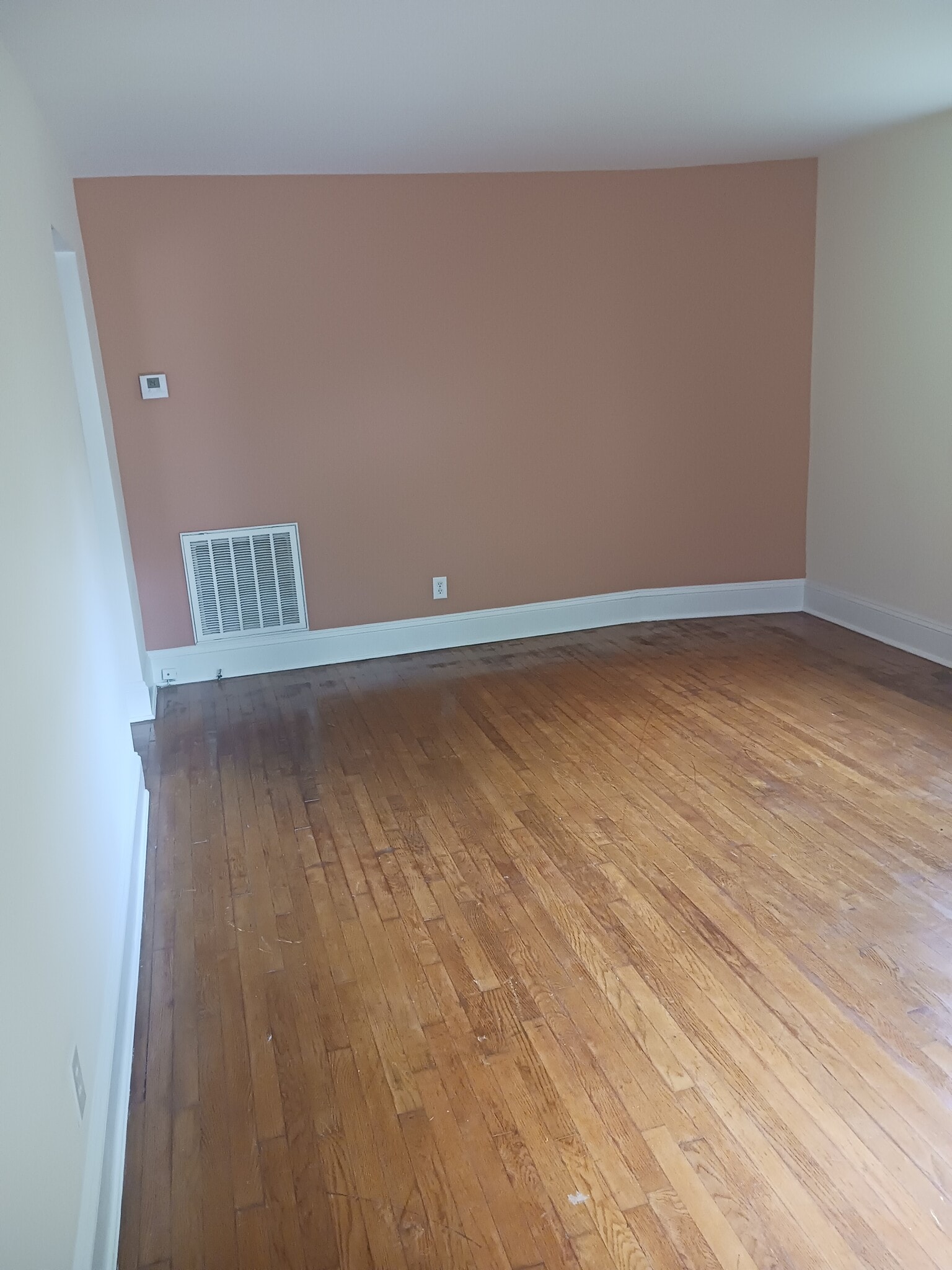 Living Room w/Accent WLL - 3002 Semmes Ave
