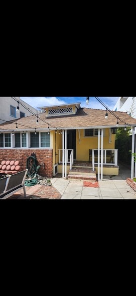 Primary Photo - 33 Wavecrest Ave