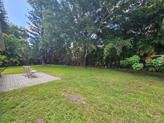Building Photo - 286 NE Brunson Ct