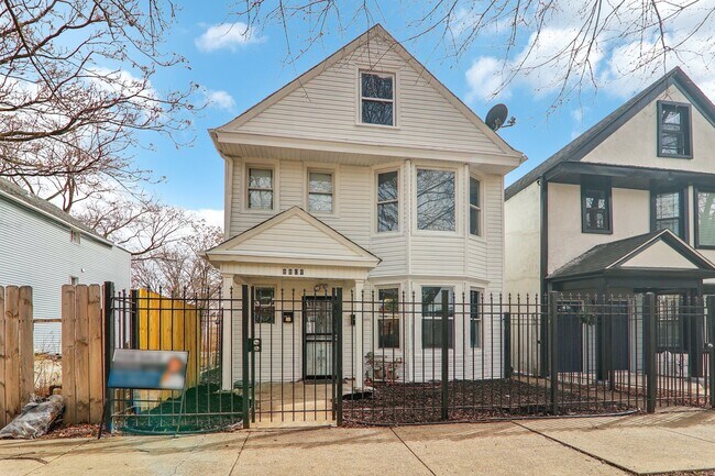 Building Photo - 8807 S Lowe Ave