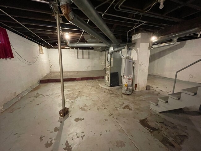 Building Photo - 1094 E Clay St