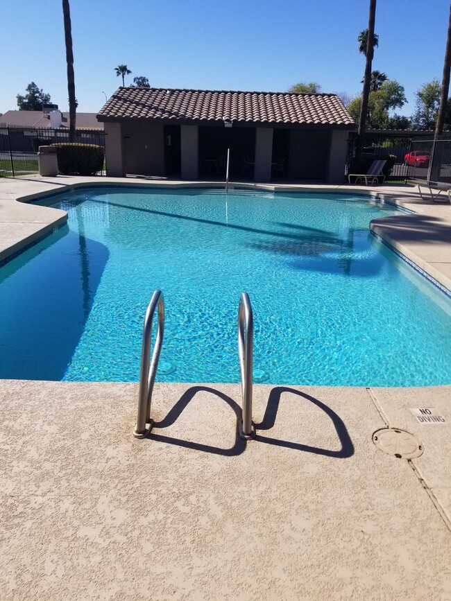 Building Photo - COMING SOON 2 BEDROOM 2 BATH CONDO WOODGLE...