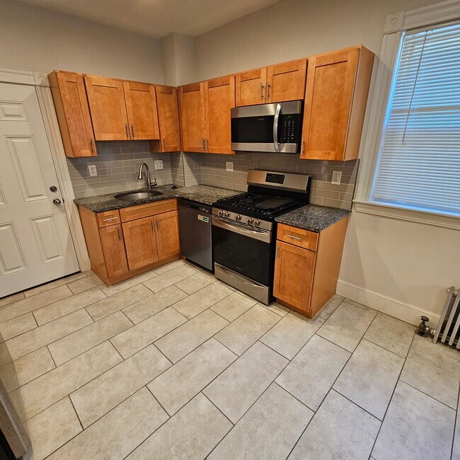 Building Photo - 384 Washington St