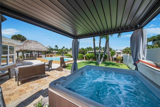 Building Photo - 220 SE 2nd Ave