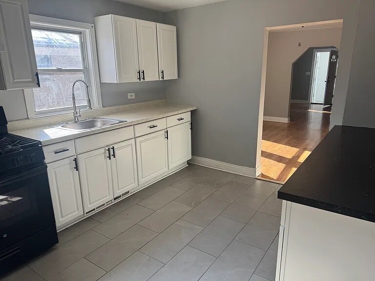 Building Photo - 1745 Brown Ave