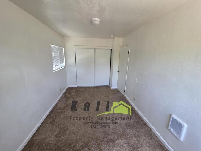 Building Photo - 2128 Flintridge Dr