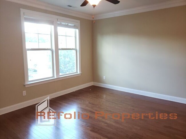 Building Photo - Lovely 3 Story 3 Bedroom 3.5 Bath 1 Car-Ga...