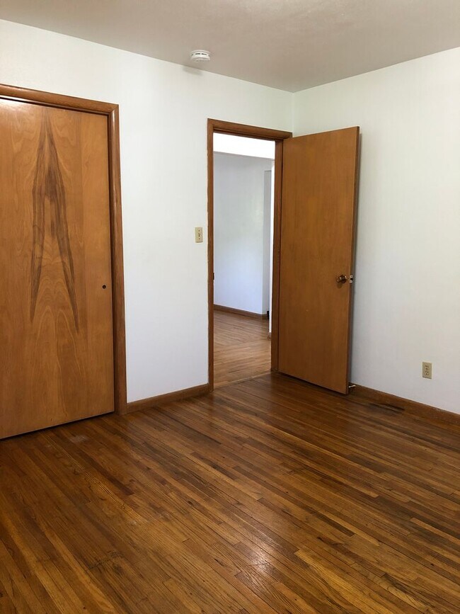 Building Photo - Park Apartments - 530