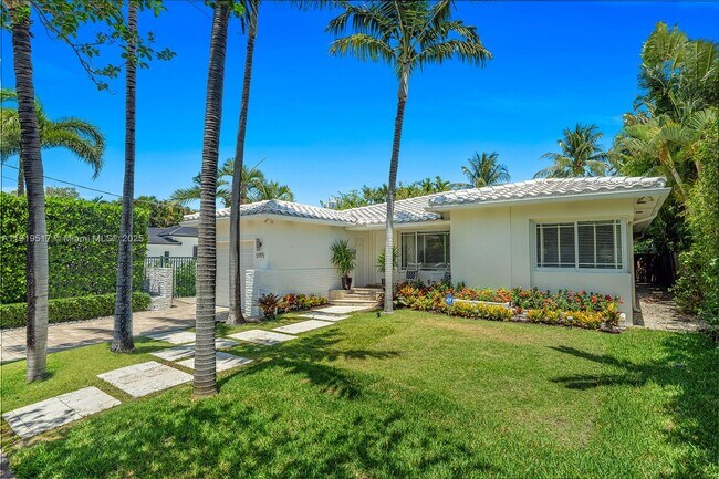 Building Photo - 5915 La Gorce Dr