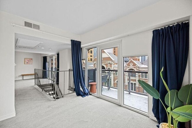 Building Photo - 119 E 6th St