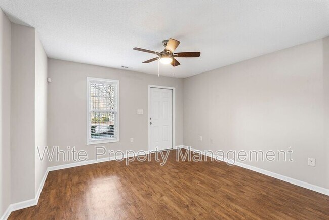 Building Photo - 106 Locomotive Ln