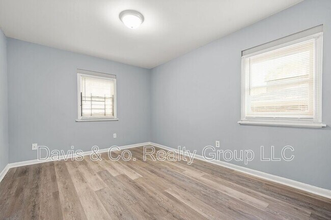 Building Photo - 1156 Hubbard St SW