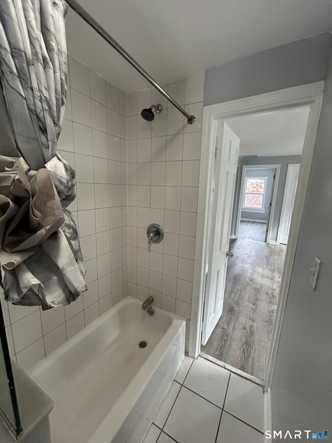 Building Photo - 18 Wilson St