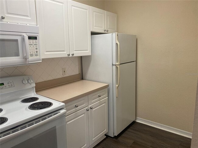 Building Photo - 18001 Richmond Pl Dr