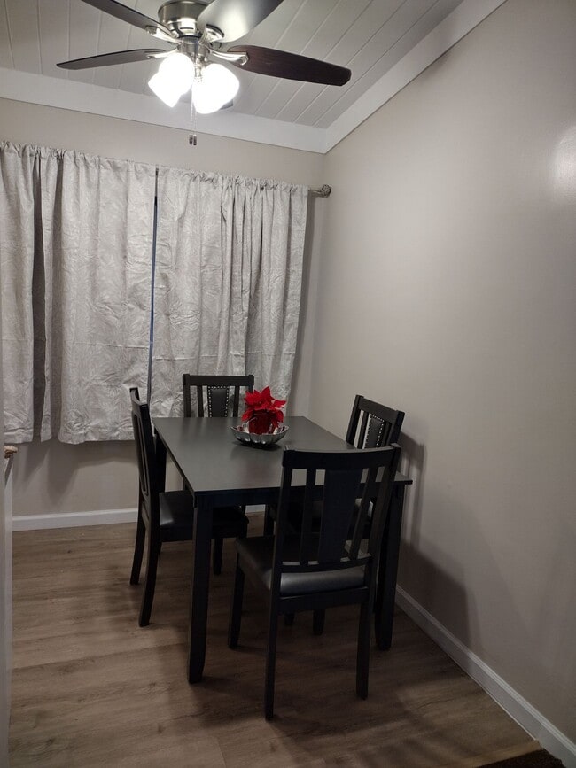 Building Photo - 533 E Avenue Q12