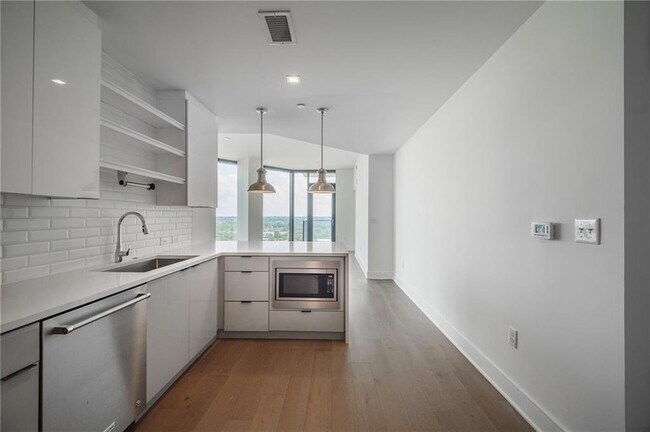 Building Photo - 788 West Marietta St NW