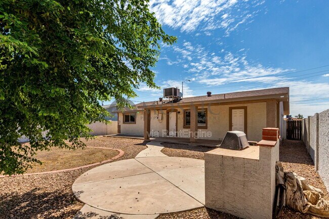 Building Photo - 426 E 8th Ave