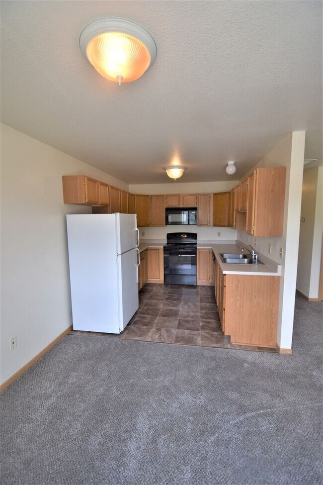 Building Photo - 2Bed with OFFICE and DETACHED GARAGE! Grea...