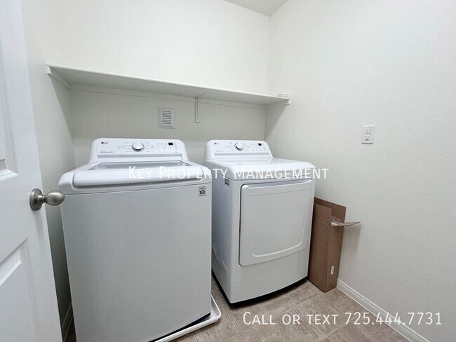 Building Photo - 2 STORY 3 BEDROOM 2.5 BATH + LOFT HOME IN ...