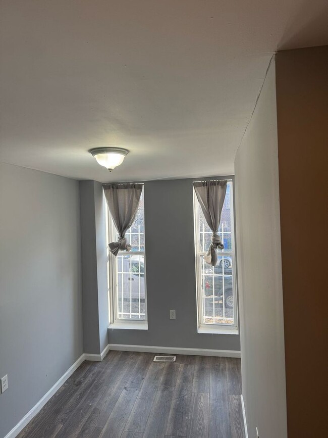 Building Photo - Recently Renovated Two Bedroom House Ready...