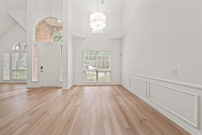 Building Photo - Exclusive Luxury Lease-124 N Crosstimber T...
