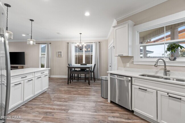 Building Photo - 4419 Conifer Ln