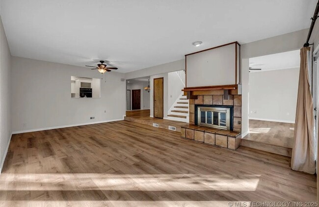 Building Photo - Gorgeous Condo in The Gated Community of The Timbers!