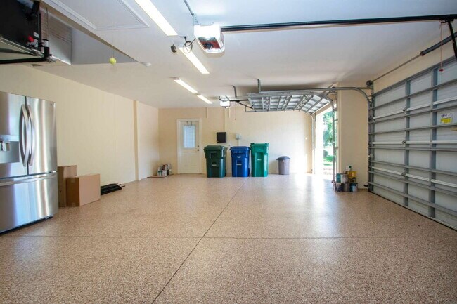 Building Photo - Rarely available executive home in The Hammocks is ready to rent on a long-term lease.