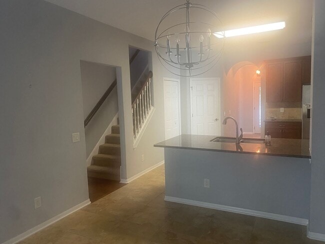 Building Photo - 5 BEDROOM HOUSE WITH PRIVATE POOL AND LAKE...