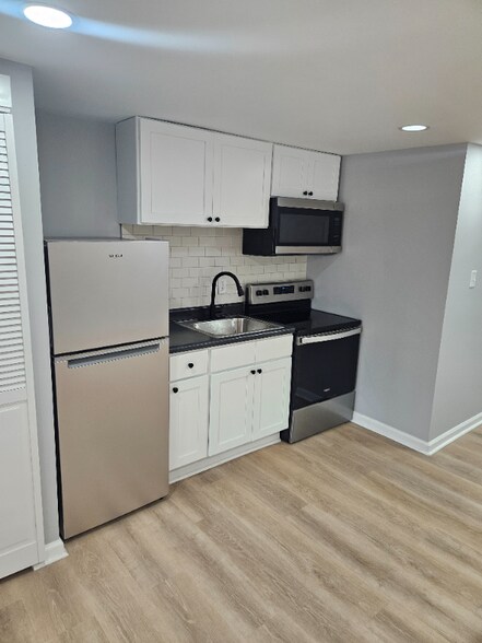 Building Photo - 115 W Chew Ave