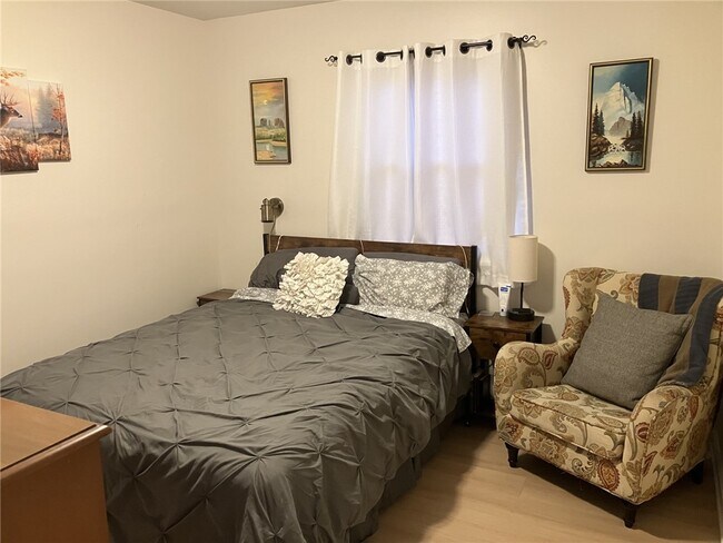 Building Photo - 340 N Park Dr