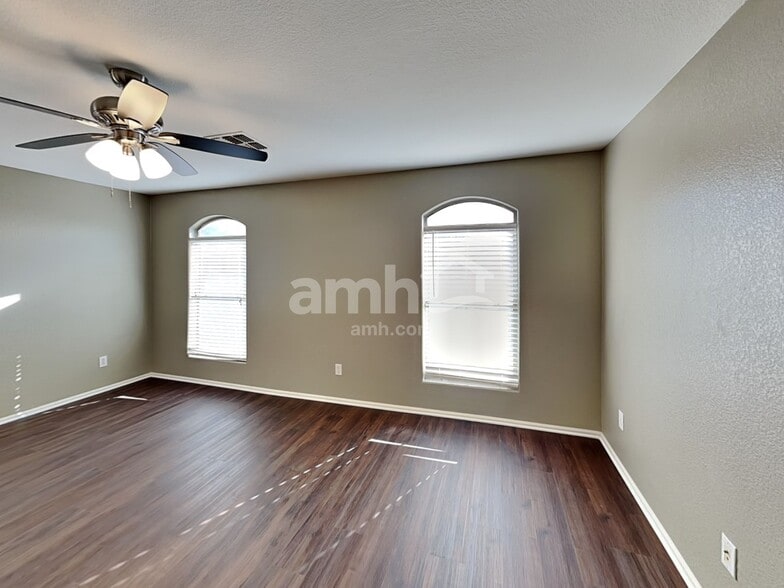 Building Photo - 2338 W Running Deer Trl