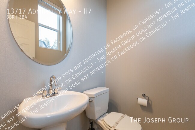 Building Photo - 13717 Admiralty Way