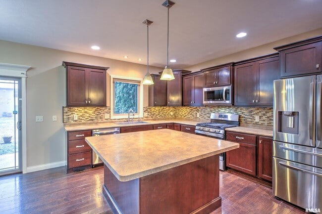 Building Photo - 2708 W Sesame St