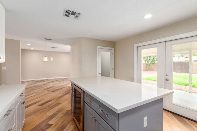 Building Photo - COMING SOON! Beautifully Remodeled 3 bedro...