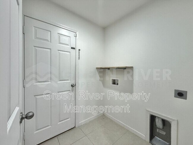 Building Photo - 8704 Lake George Cir W