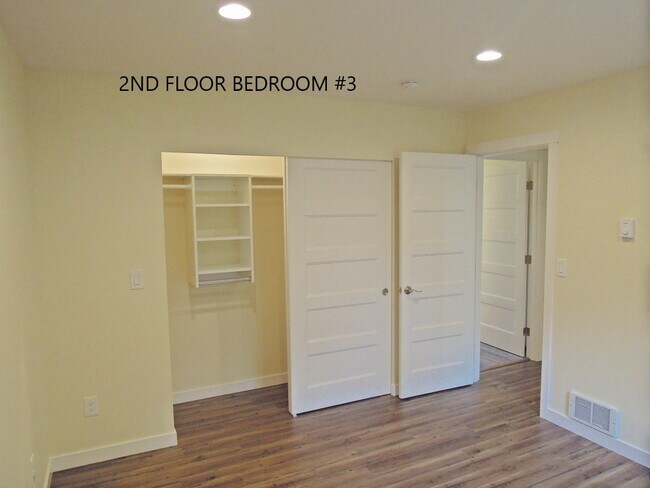 Building Photo - 323 3rd Pl NW