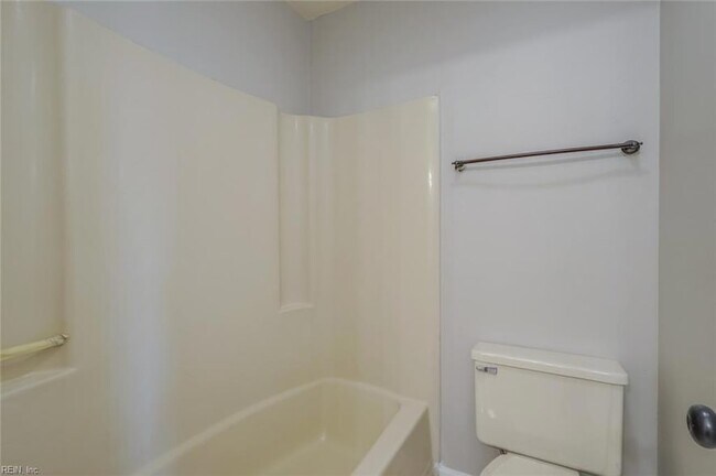 Building Photo - 436 Peregrine St