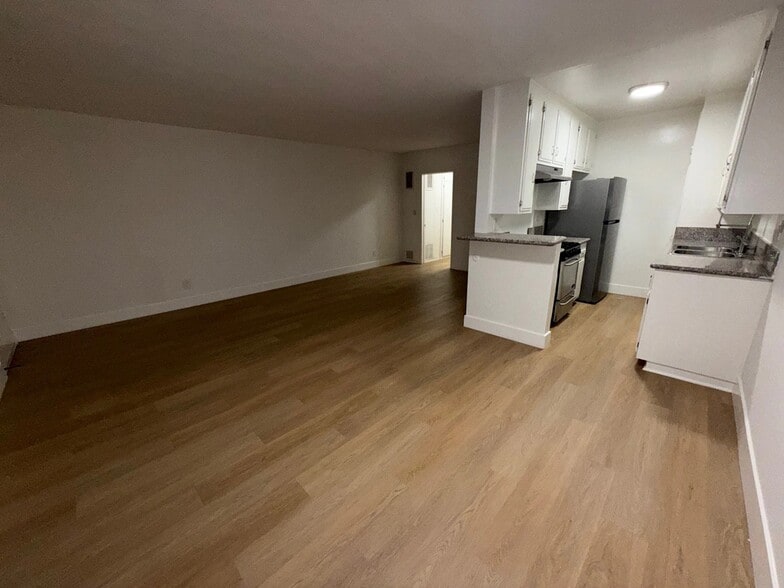 Primary Photo - 10776 Rose Ave