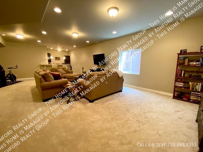 Building Photo - 7215 Rim Bluff Ln