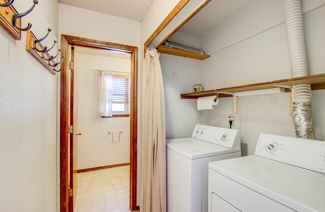 Building Photo - Spacious 4BR Home in Gleneagle!!!