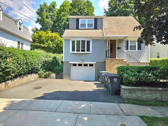 Primary Photo - 426 River Ave